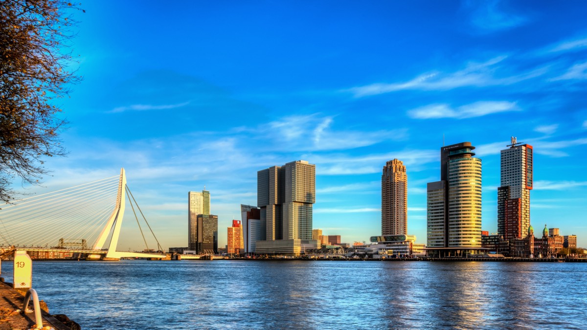 La skyline de Rotterdam, où Guardian360 est basé
